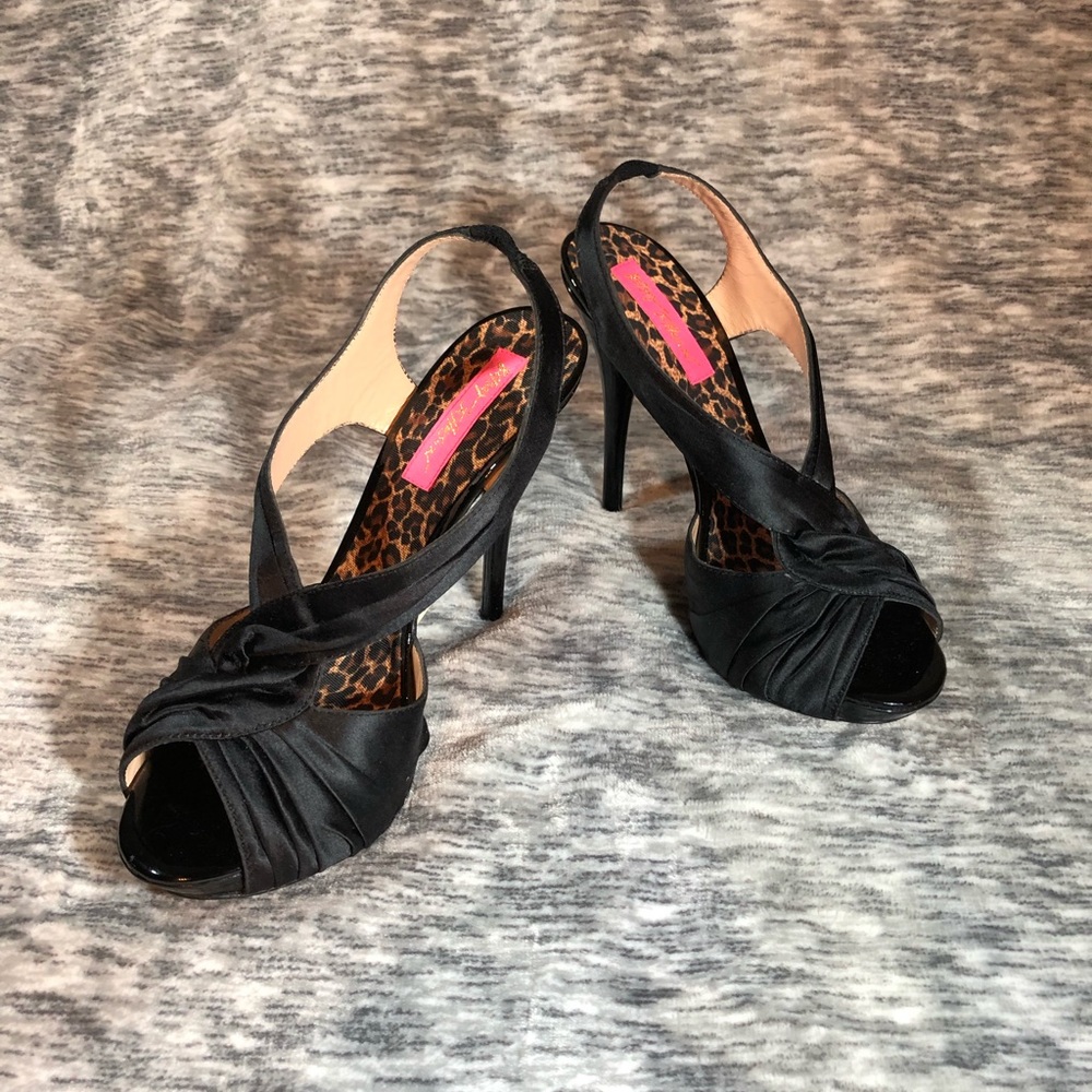 ✨Betsey Johnson "Astra" Black Satin Stilettos 7.5